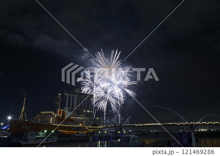 花火と音楽の共演　＜ISOGAI花火劇場　名古屋港＞ 121469286