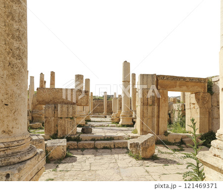 Roman ruins (carved on white background) in the Jordanian city of Jerash (Gerasa of Antiquity), capital and largest city of Jerash Governorate, Jordan Roman ruins (carved on white background) in the Jordanian city of Jerash (Gerasa of Antiquity), capital and largest city of Jerash Governorate, Jordan 121469371