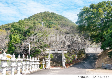 東讃岐富士こと白山山麓に鎮座する白山神社（香川県三木町） 121469437