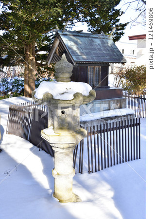 冬の北海道八雲町落部で大山祇大神神社境内の風景を撮影 冬の北海道八雲町落部で大山祇大神神社境内の風景を撮影 121469806
