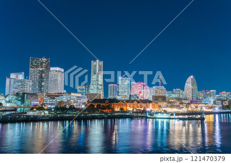 「神奈川県」大桟橋から見たみなとみらいの夜景 121470379