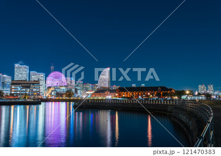 「神奈川県」大桟橋から見たみなとみらいの夜景 121470383