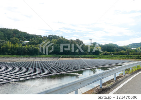 ため池ソーラー 羽鹿池太陽光発電所(香川県さぬき市大川町) ため池ソーラー 羽鹿池太陽光発電所(香川県さぬき市大川町) 121470600