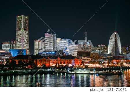 全館が点灯した横浜みなとみらい 121471071