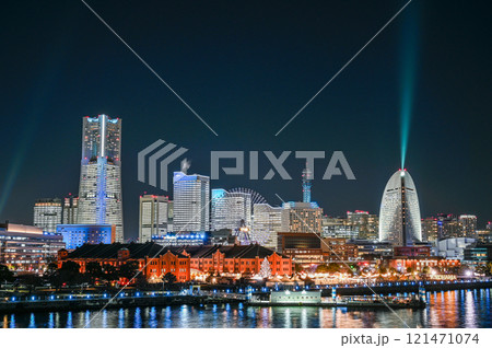 全館が点灯した横浜みなとみらい 121471074