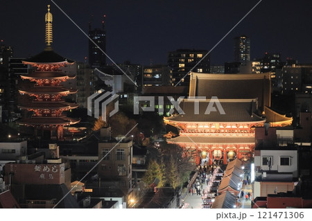 浅草寺本堂に伸びる仲見世通り 浅草寺仲見世の夜景 浅草寺本堂に伸びる仲見世通り 浅草寺仲見世の夜景 121471306