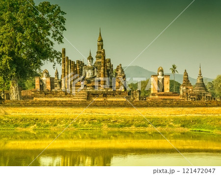 Wat Mahathat Maha That temple, Sukhothai, Thailand Wat Mahathat Maha That temple, Sukhothai, Thailand 121472047