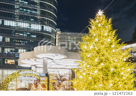 麻布台ヒルズのクリスマスマーケット　ライトアップされたイルミネーション【東京都・港区】 121472163