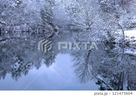 241223ダム湖z105 121473604