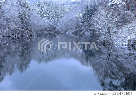 241223ダム湖z114 121473607