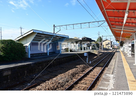 明智駅(あけちえき)名古屋鉄道広見線のプラットホーム 明智駅(あけちえき)名古屋鉄道広見線のプラットホーム 121473890