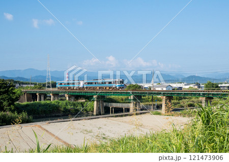 【高徳線】徳島駅を目指す特急うずしお1号 【高徳線】徳島駅を目指す特急うずしお1号 121473906