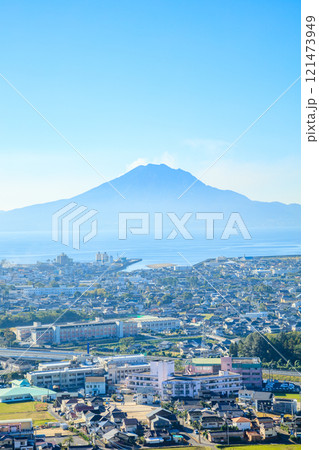 秋の高倉展望台から見た桜島と景色 鹿児島県姶良市 秋の高倉展望台から見た桜島と景色 鹿児島県姶良市 121473949