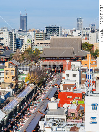 浅草寺　宝蔵門と仲見世 121474156