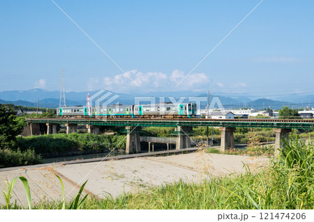 【高徳線】早朝の徳島行き普通列車 121474206