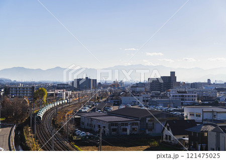 霞んだ山岳風景と線路 松本市 霞んだ山岳風景と線路 松本市 121475025