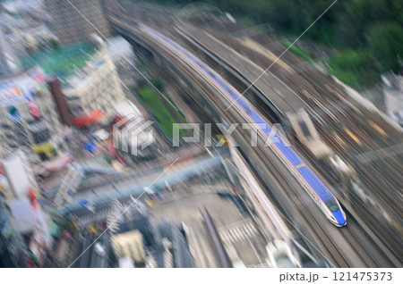 東京駅を目指すW7系・E7系新幹線 121475373