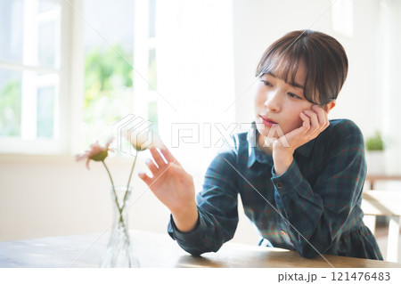 女性ポートレート 121476483