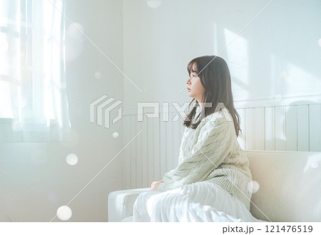 光と女性ポートレート 121476519