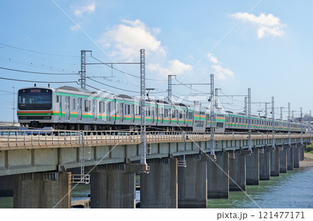 東海道本線　茅ヶ崎－平塚　JR東日本　E231系1000番台　K-26編成（国府津） 121477171