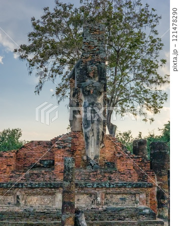 Ruins of Wat Phra Phai Luang temple in Sukhothai, Thailand Ruins of Wat Phra Phai Luang temple in Sukhothai, Thailand 121478290