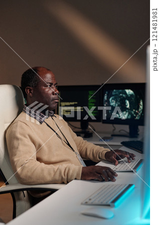 Mature IT support manager decoding data 121481981