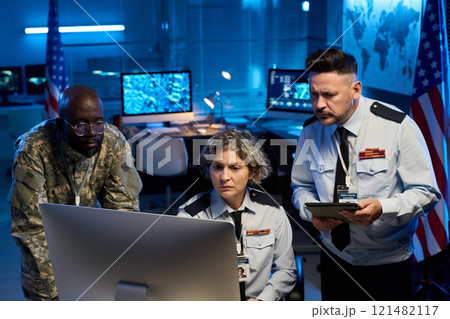 Looking at online data on screen 121482117