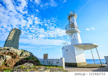 秋の薩摩長崎鼻灯台　鹿児島県指宿市 121482715