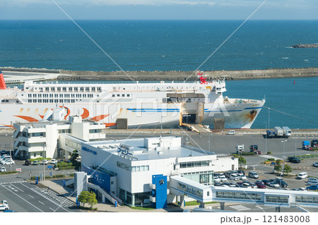 【大洗港に停泊中のさんふらわあ　ふらの】 121483008