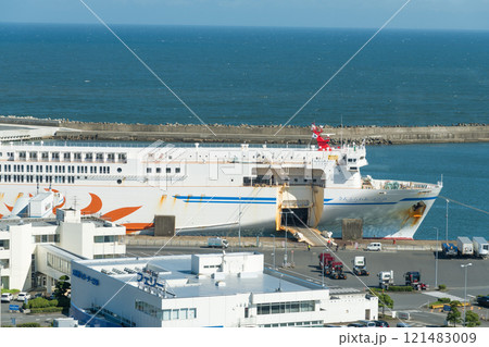 【大洗港に停泊中のさんふらわあ　ふらの】 121483009