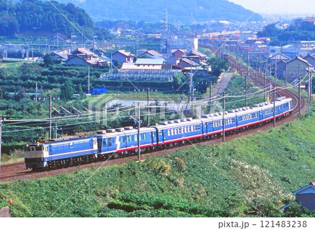 東海道本線を走るお座敷列車江戸 東海道本線を走るお座敷列車江戸 121483238