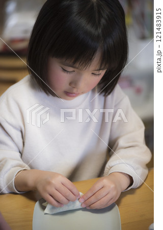 子供と楽しむ手作り餃子の時間 子供と楽しむ手作り餃子の時間 121483915