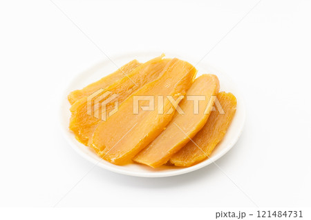 お皿に載った美味しそうな干し芋 お皿に載った美味しそうな干し芋 121484731