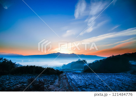 赤城山の夜明け 121484776