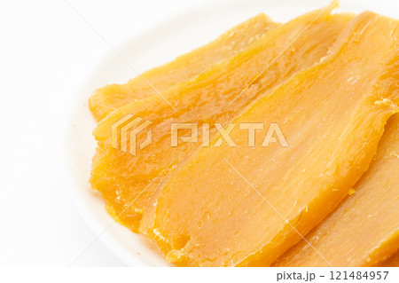 美味しそうな干し芋のクローズアップ 美味しそうな干し芋のクローズアップ 121484957