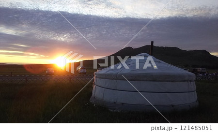 モンゴルの夜明け 121485051