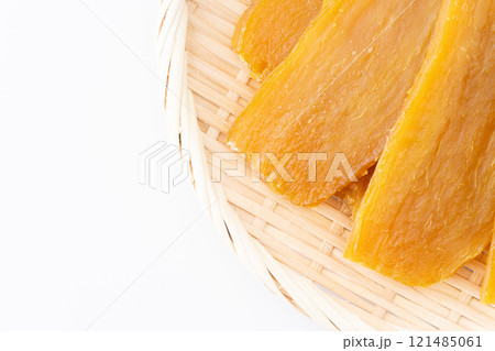 美味しそうな干し芋のクローズアップ 美味しそうな干し芋のクローズアップ 121485061