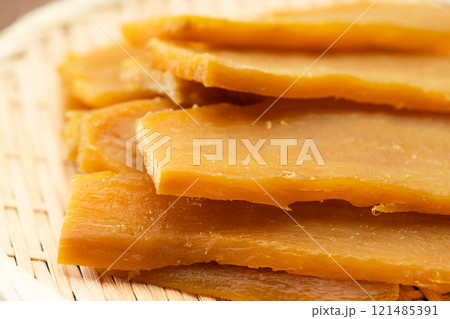 美味しそうな干し芋のクローズアップ 121485391