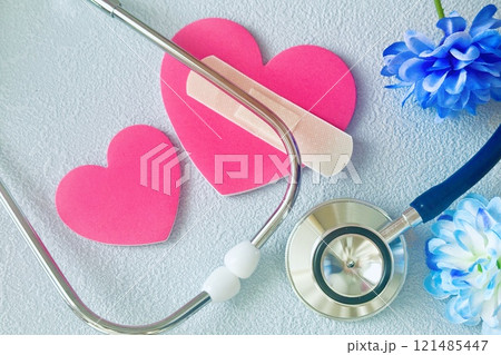 ハートとばんそうこうと聴診器 121485447
