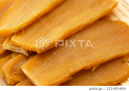 干し芋のクローズアップ 121485464