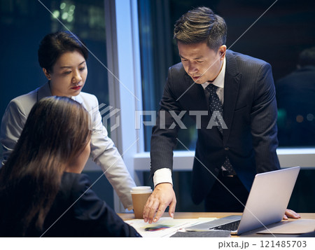 asian project team working late together meeting in office asian project team working late together meeting in office 121485703