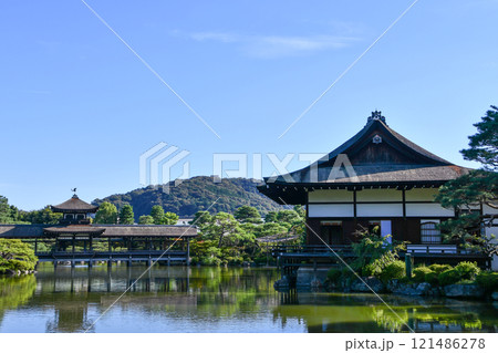 京都 平安神宮神苑 泰平閣（橋殿）と尚美館 121486278