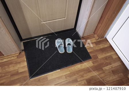 Slippers at the entrance 121487910