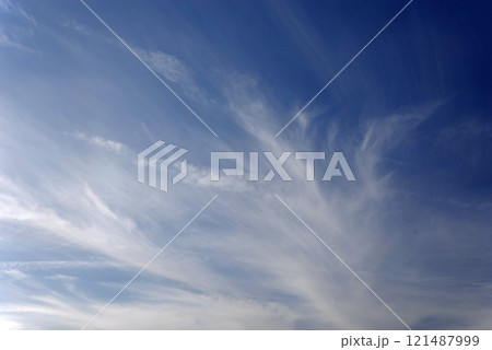 空模様　雲模様　空の風景　空イメージ素材 121487999