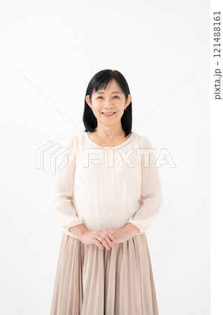 女性 シニア ポートレート 女性 シニア ポートレート 121488161