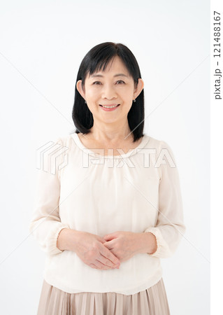 女性　シニア　ポートレート　 121488167