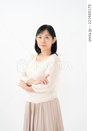 女性 シニア ポートレート 女性 シニア ポートレート 121488179