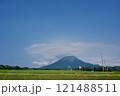 大山と田畑（鳥取県大山） 121488511