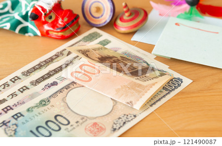 お年玉　正しい折り方　ポチ袋　お正月　新春　お年玉の用意 121490087