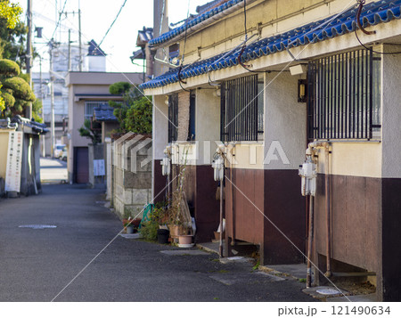 昭和時代の古い長屋 昭和時代の古い長屋 121490634